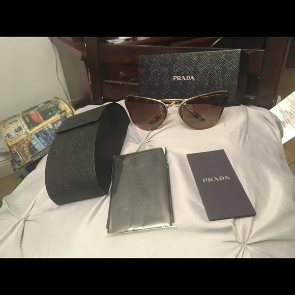 NEW Prada Sunglasses - Picture 4 of 6